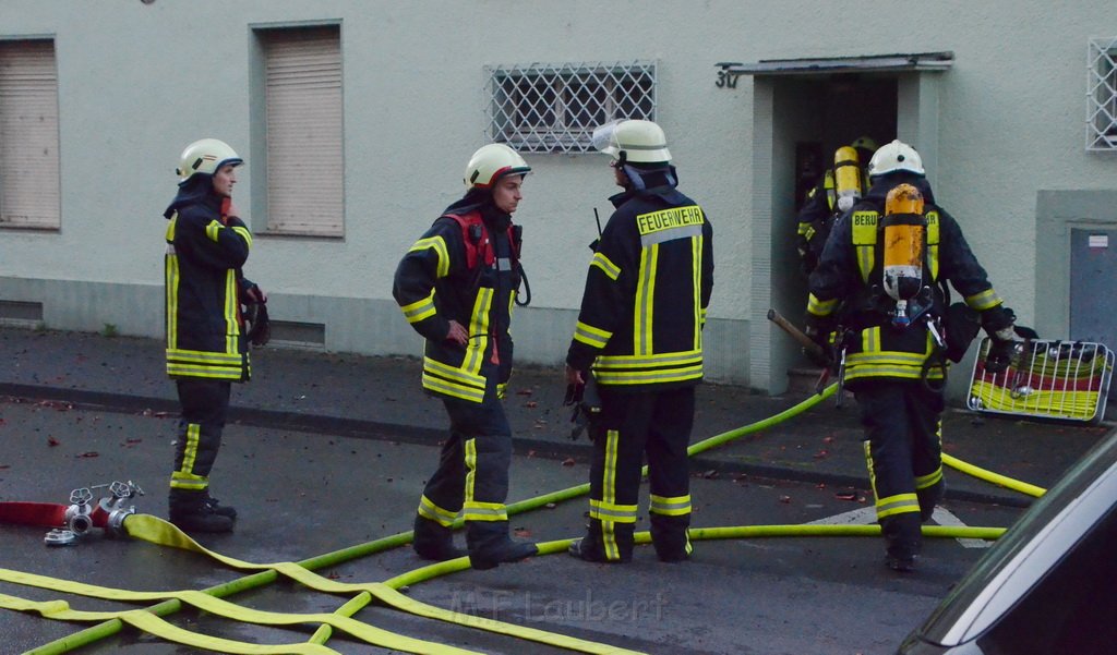 Feuer 3 Dachstuhl Koeln Buchforst Kalk Muelheimerstr P132.JPG
